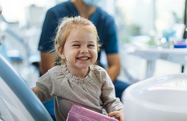 smiling-child-visiting-dentist
