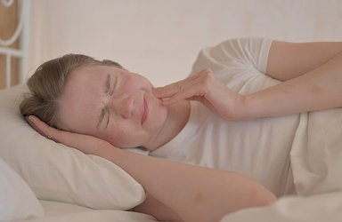 young-woman-with-toothache