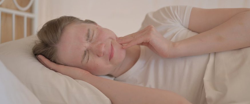 young-woman-with-toothache