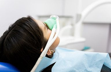 woman-undergoing-sleep-dentistry