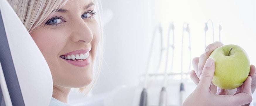 dentist-gives-patient-apple